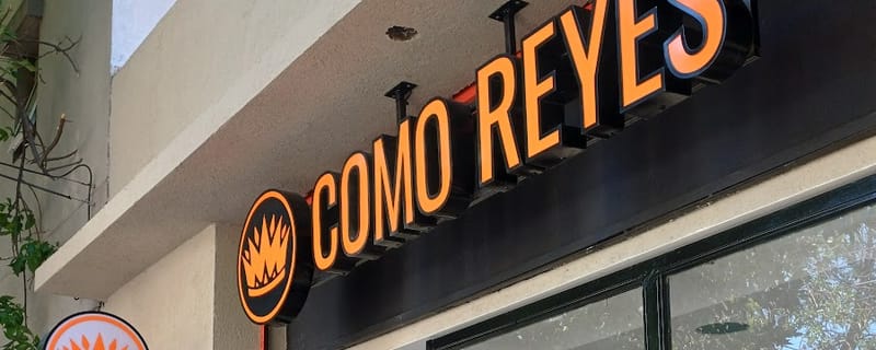 Cover de COMO REYES