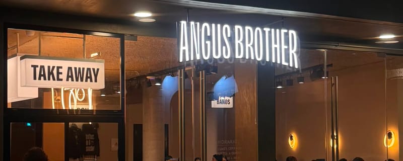 Cover de Angus Brother Colegiales